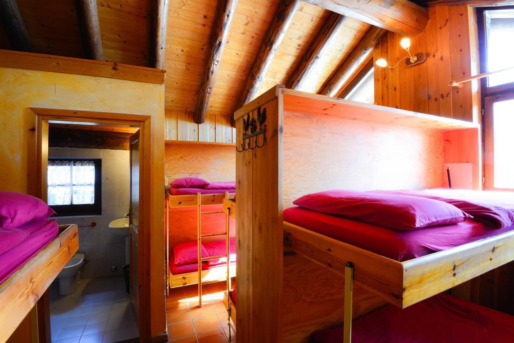 Hotel Rifugio Vieux Crest Champoluc Habitación foto