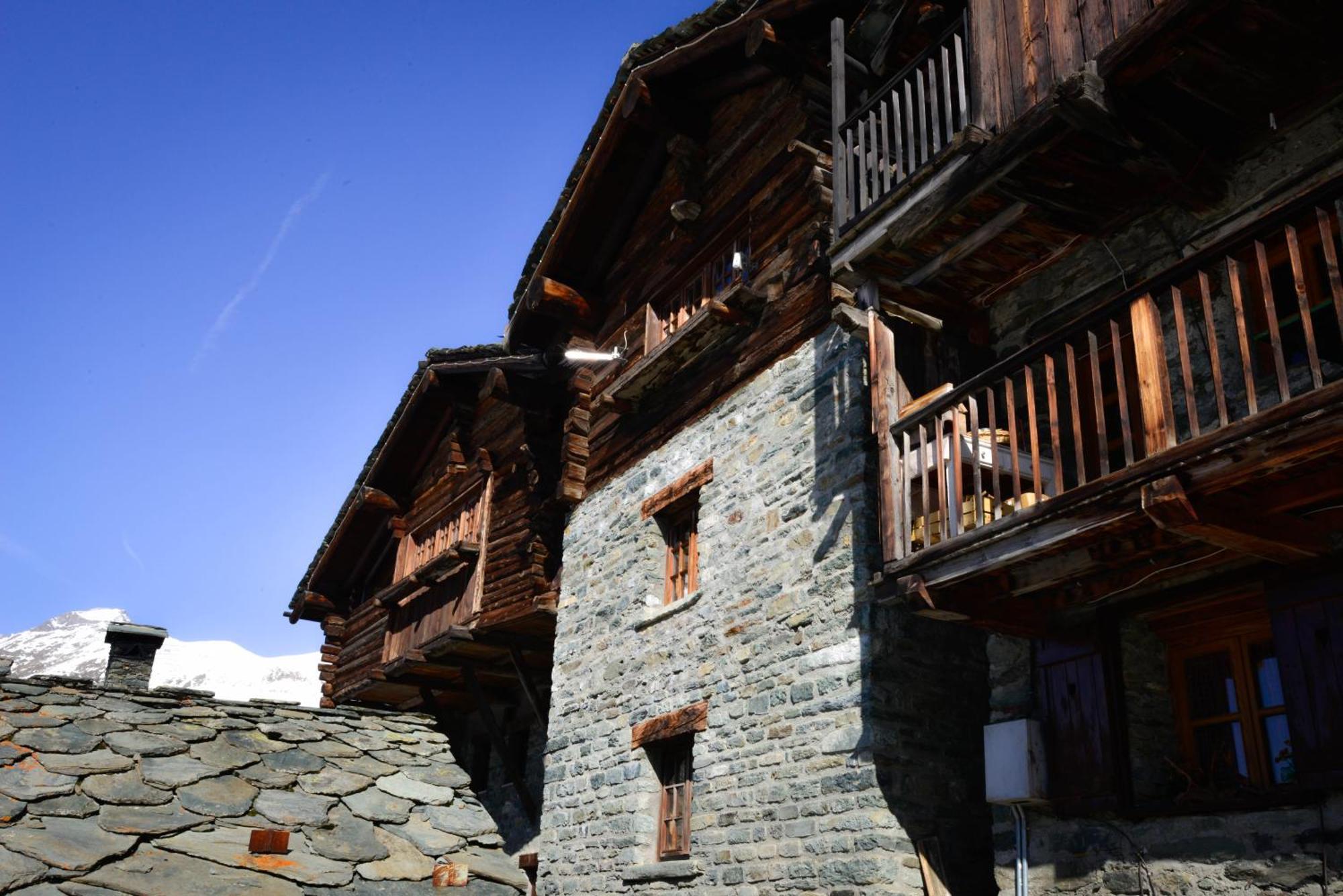 Hotel Rifugio Vieux Crest Champoluc Exterior foto