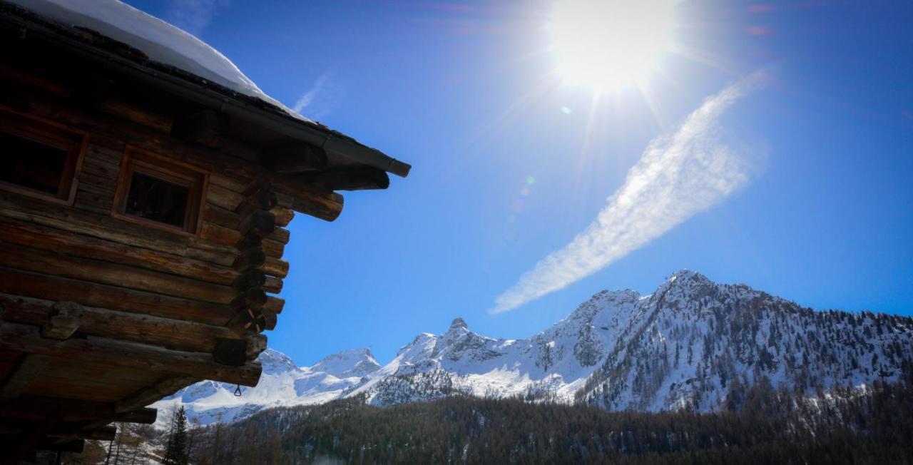 Hotel Rifugio Vieux Crest Champoluc Exterior foto